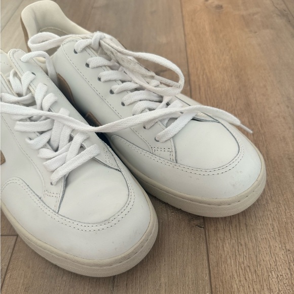 VEJA V-12 LEATHER WHITE DUNE - Picture 3 of 4